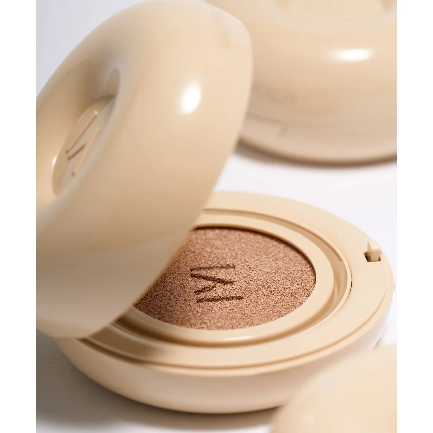 MADPEACH Velvet Matte Cushion