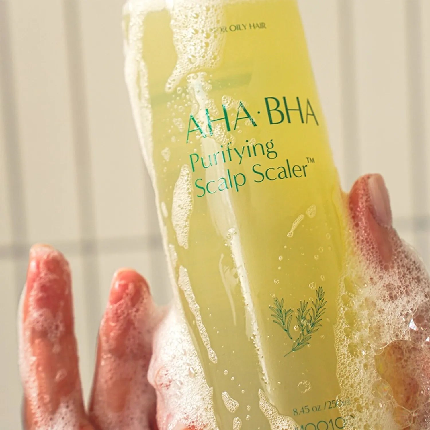 MOO100 AHA BHA Purifying Scalp Scaler 250mL