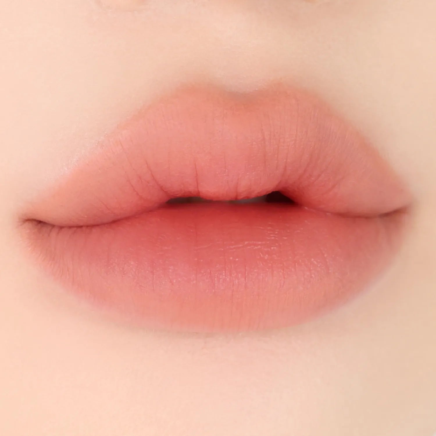 VDL Lipstain Essential Over Liner 0.35g