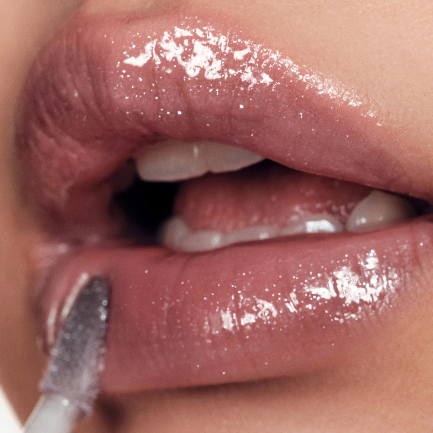RISKY Be Bold Lip Gloss (19 Colors)